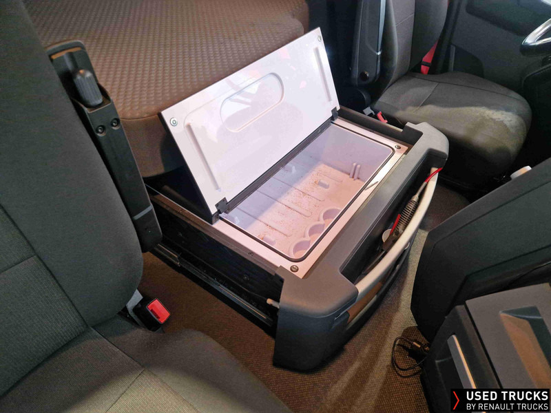 Renault Trucks T - Tractor unit: picture 5 Renault Trucks T - Tractor unit: picture 5