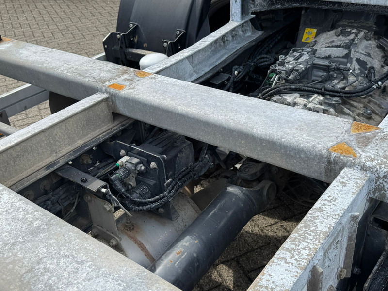Cab chassis truck DAF CF65 220: picture 18