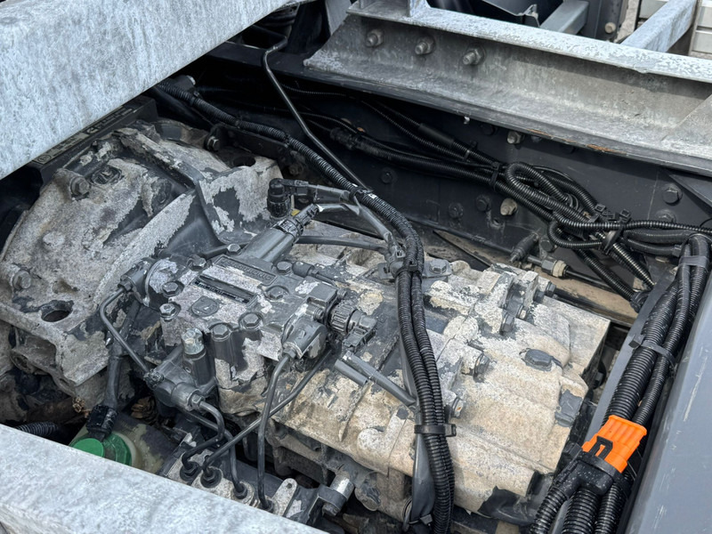 Cab chassis truck DAF CF65 220: picture 11