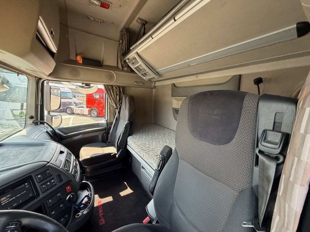 Curtainsider truck DAF XF440 EURO 6 6x2 + Agrikom: picture 12