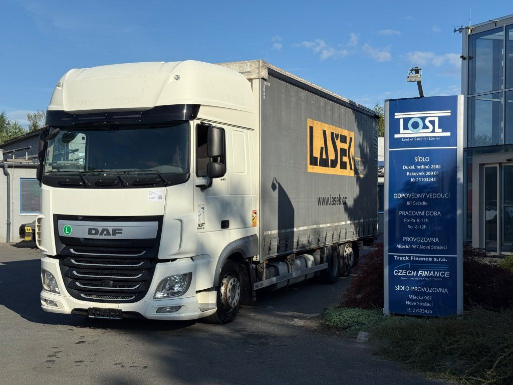 DAF XF440 EURO 6 6x2 - Curtainsider truck: picture 1 DAF XF440 EURO 6 6x2 - Curtainsider truck: picture 1
