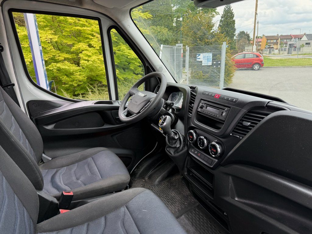 Box van Iveco 35S16 Daily UNFAL: picture 11