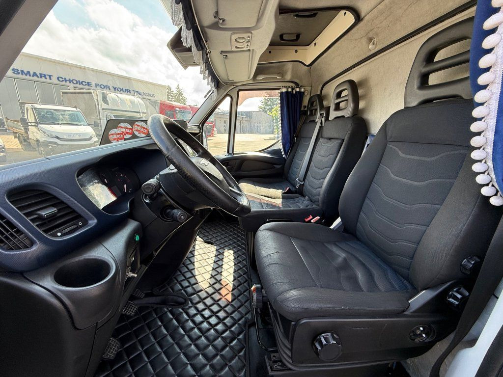 Curtain side van Iveco 35S18 Daily: picture 10