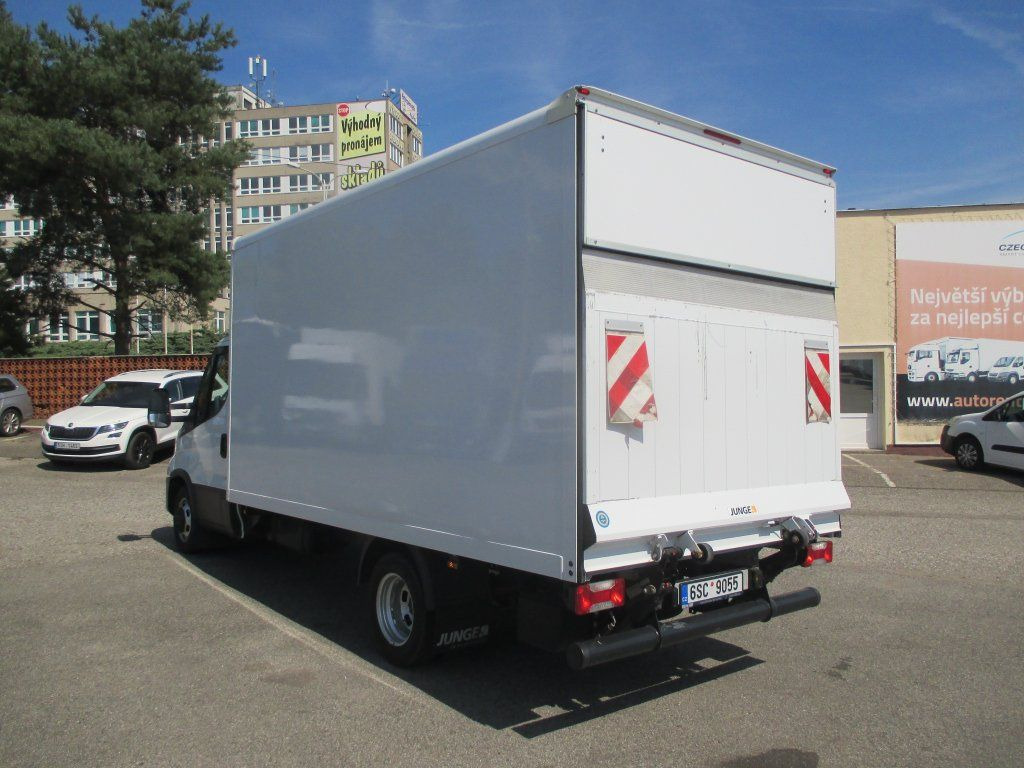 Box van Iveco Daily 35C16: picture 6