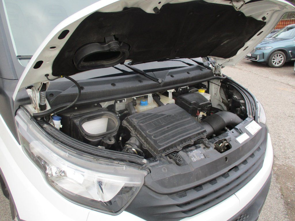 Box van Iveco Daily 35C16: picture 18