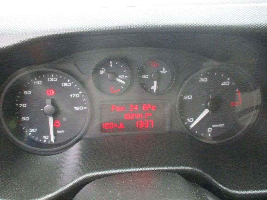 Box van Iveco Daily 35C16: picture 15