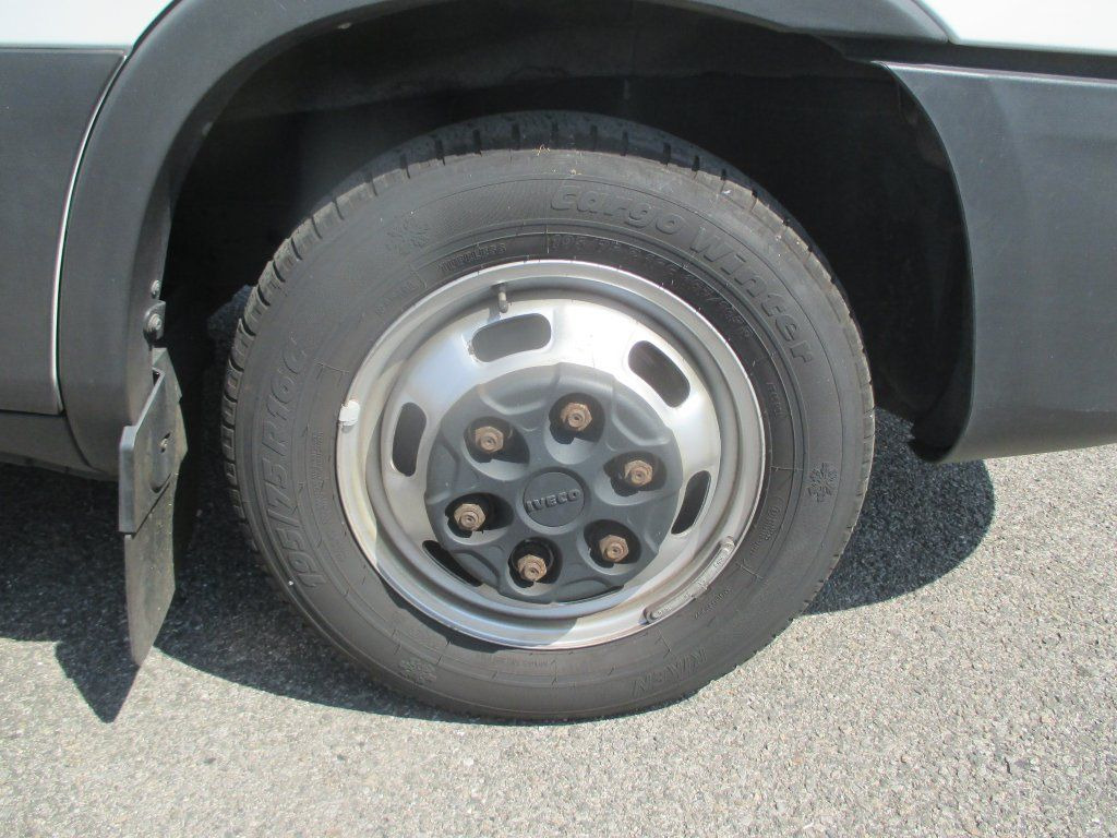 Box van Iveco Daily 35C16: picture 20