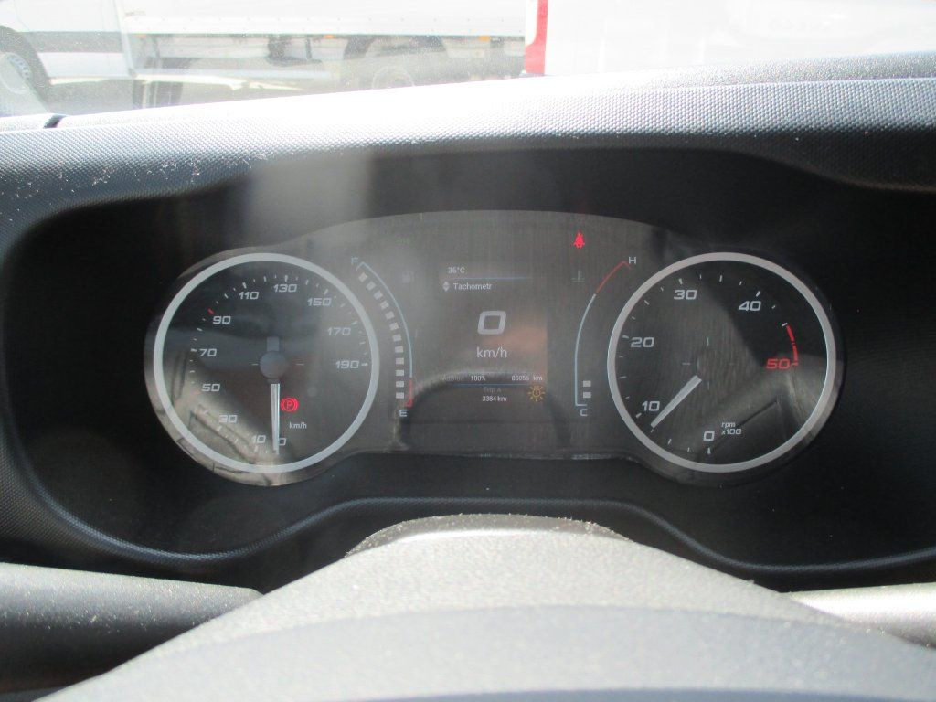 Box van Iveco Daily 35C16: picture 11