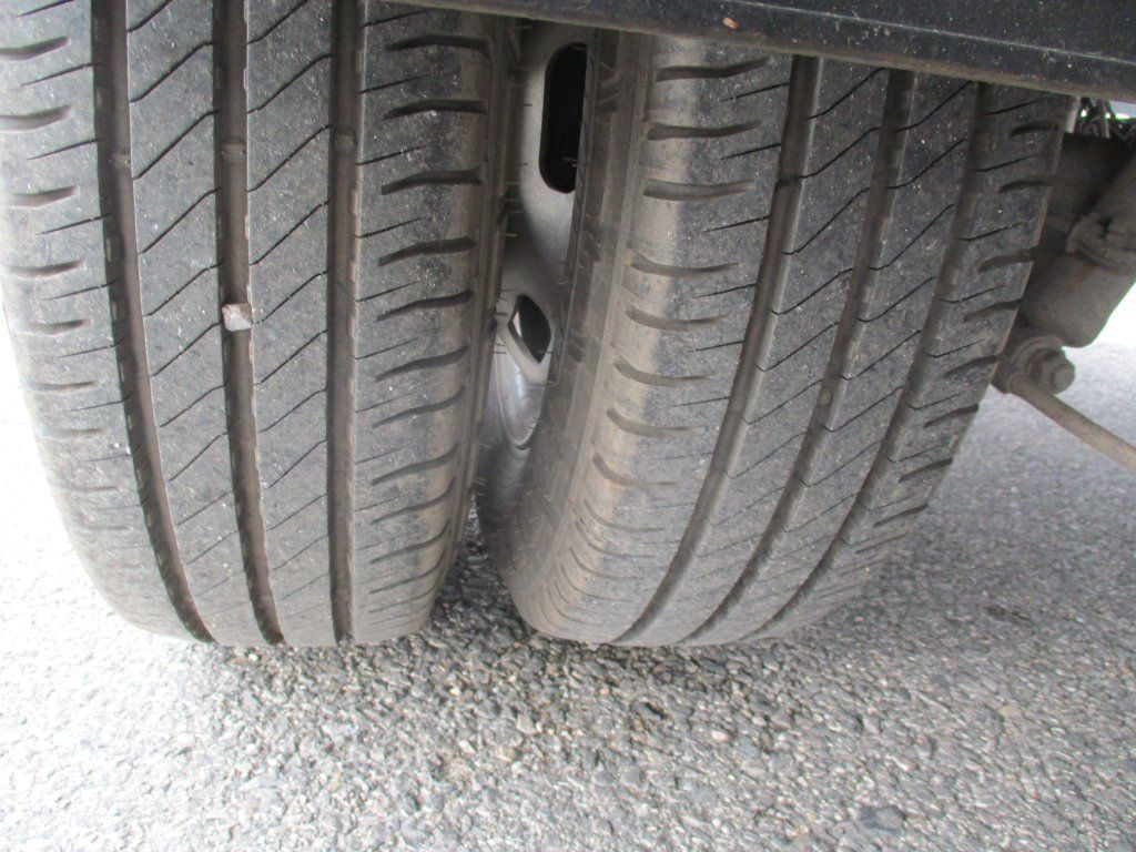 Box van Iveco Daily 35C16: picture 20