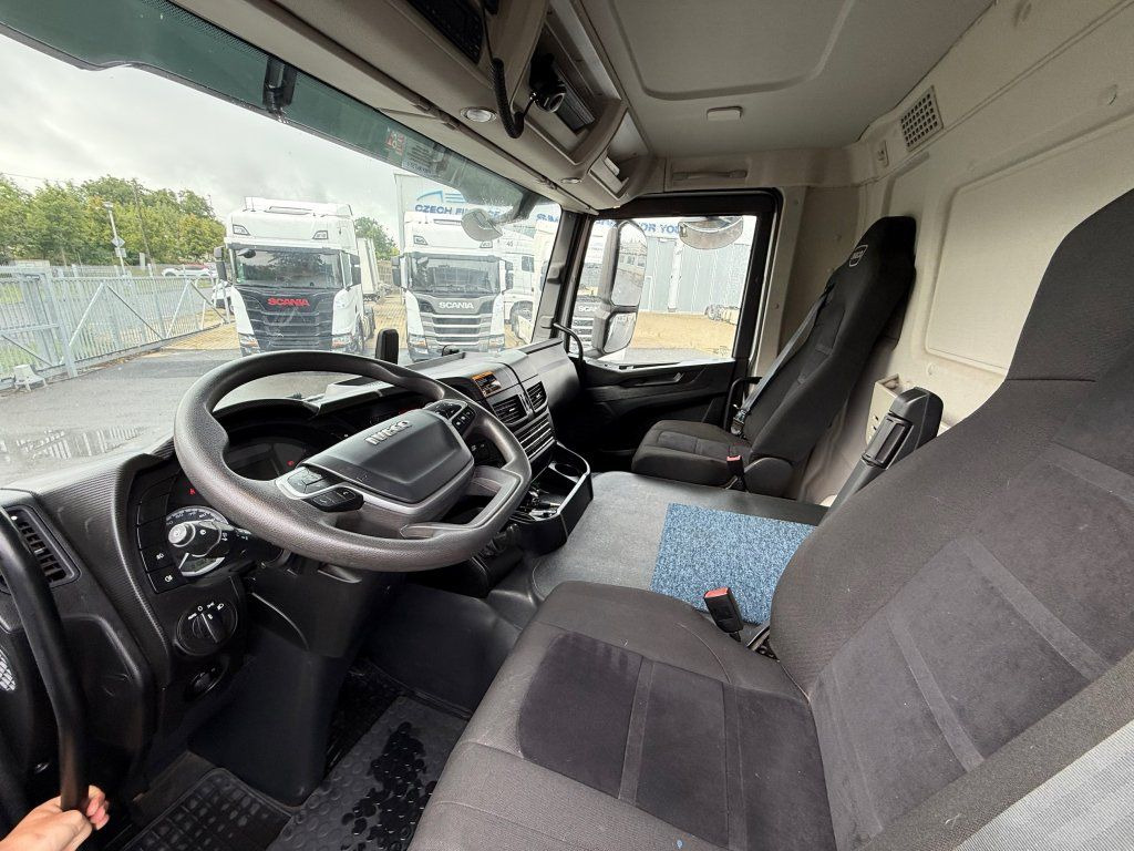 Tipper Iveco X-Way 480 S3 8x4 EURO 6: picture 11