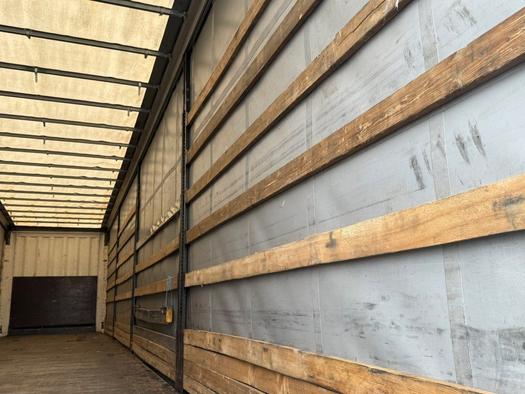 Curtainsider semi-trailer Krone SD: picture 13