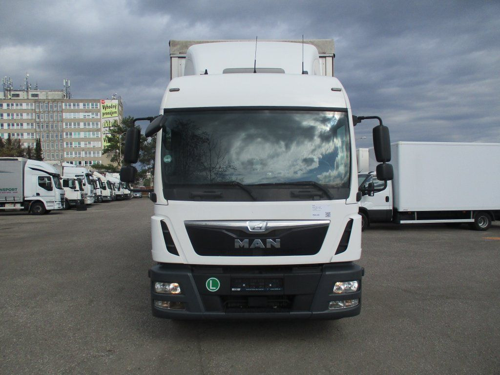 MAN TGL12.250 - Curtainsider truck: picture 2 MAN TGL12.250 - Curtainsider truck: picture 2