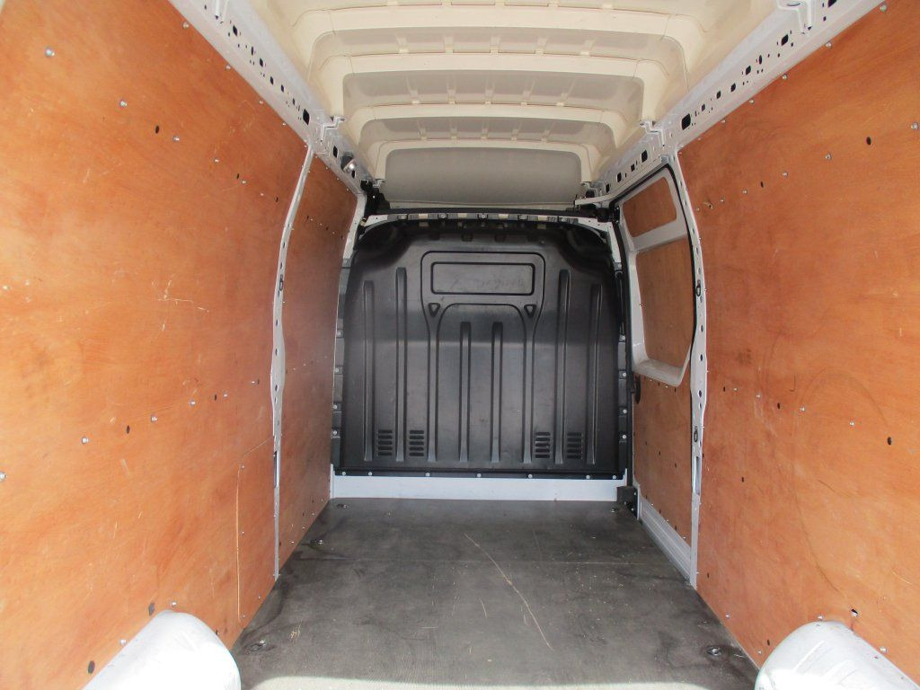 Renault Master 2.3dci L3H3 on lease Renault Master 2.3dci L3H3: picture 10