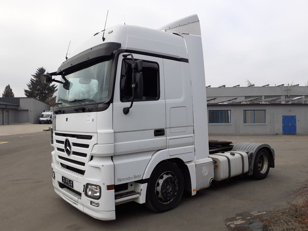 Mercedes-Benz 1844 Actros MEGA/Lowdeck EURO 5 - Tractor unit: picture 3 Mercedes-Benz 1844 Actros MEGA/Lowdeck EURO 5 - Tractor unit: picture 3