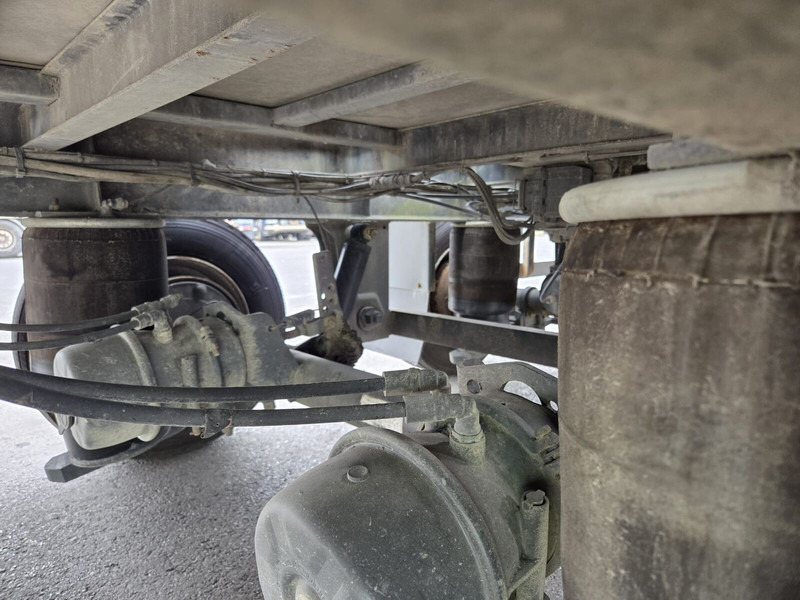 Dropside/ Flatbed trailer Louault 9m50: picture 11 Dropside/ Flatbed trailer Louault 9m50: picture 11