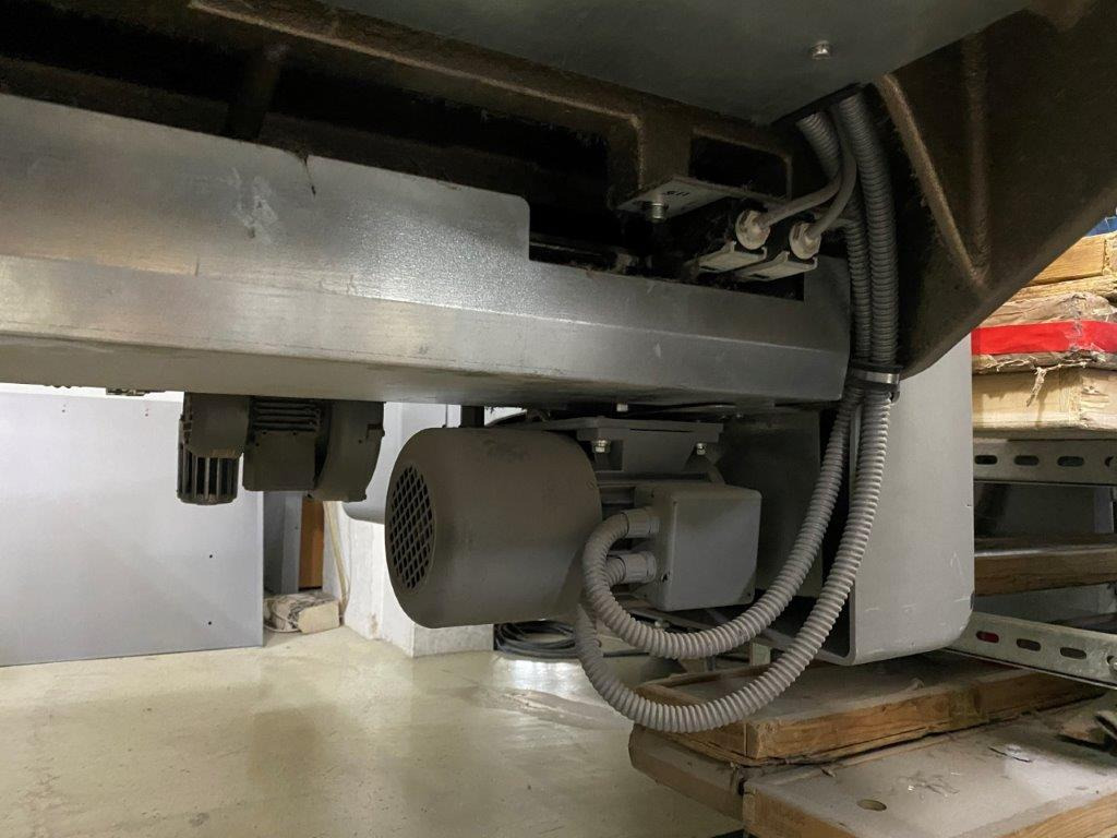 Paper cutting machine Large sized cutting system Polar 137 XT-AT with stacking lifter, automatic vibrator, scale and optional unloader: picture 7 Paper cutting machine Large sized cutting system Polar 137 XT-AT with stacking lifter, automatic vibrator, scale and optional unloader: picture 7