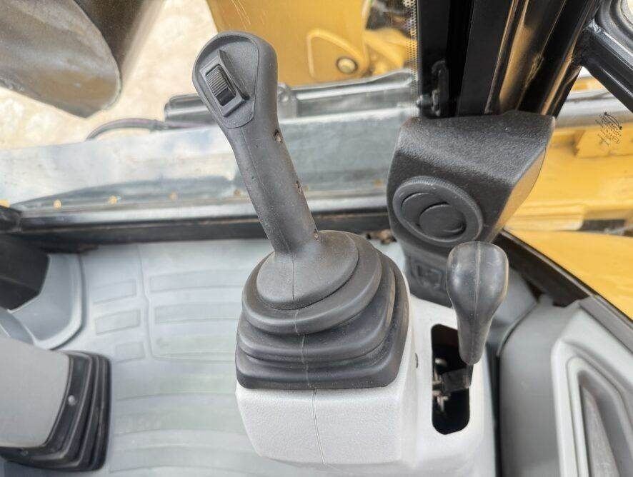 Backhoe loader CAT 444F: picture 19