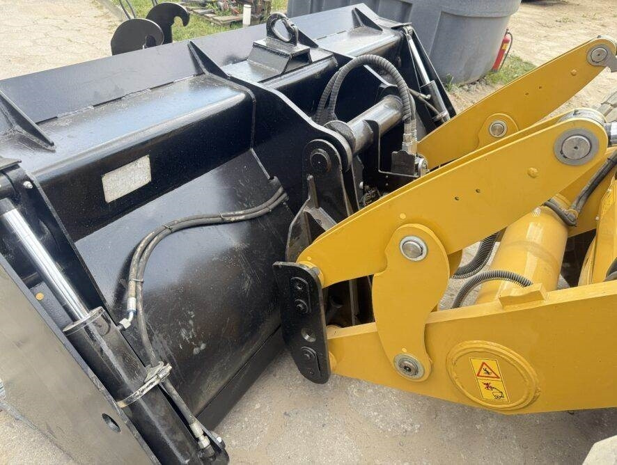 Backhoe loader CAT 444F: picture 15