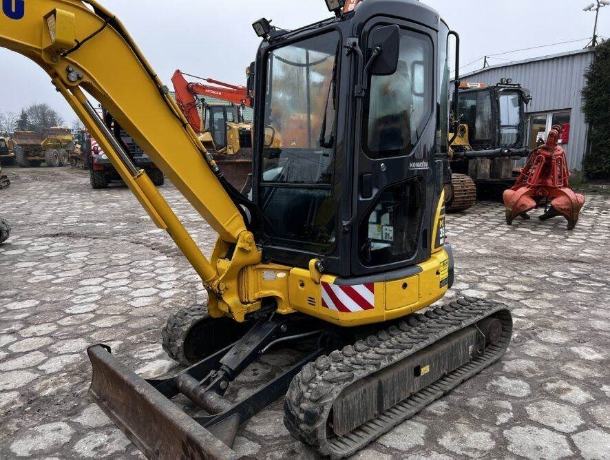 Komatsu PC35 MR-3 - Mini excavator: picture 2 Komatsu PC35 MR-3 - Mini excavator: picture 2