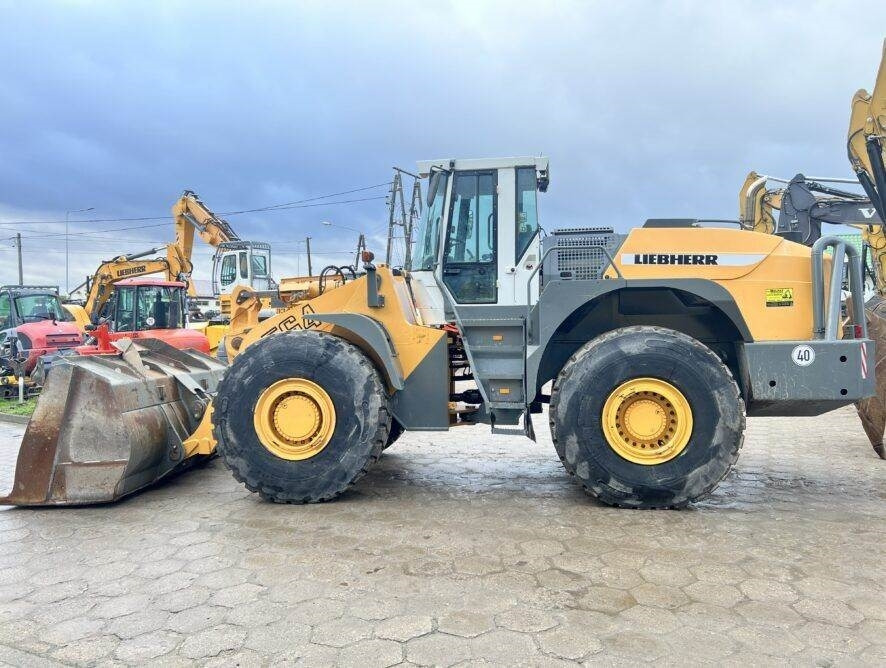Liebherr L564 NEW TIRES - Wheel loader: picture 3 Liebherr L564 NEW TIRES - Wheel loader: picture 3