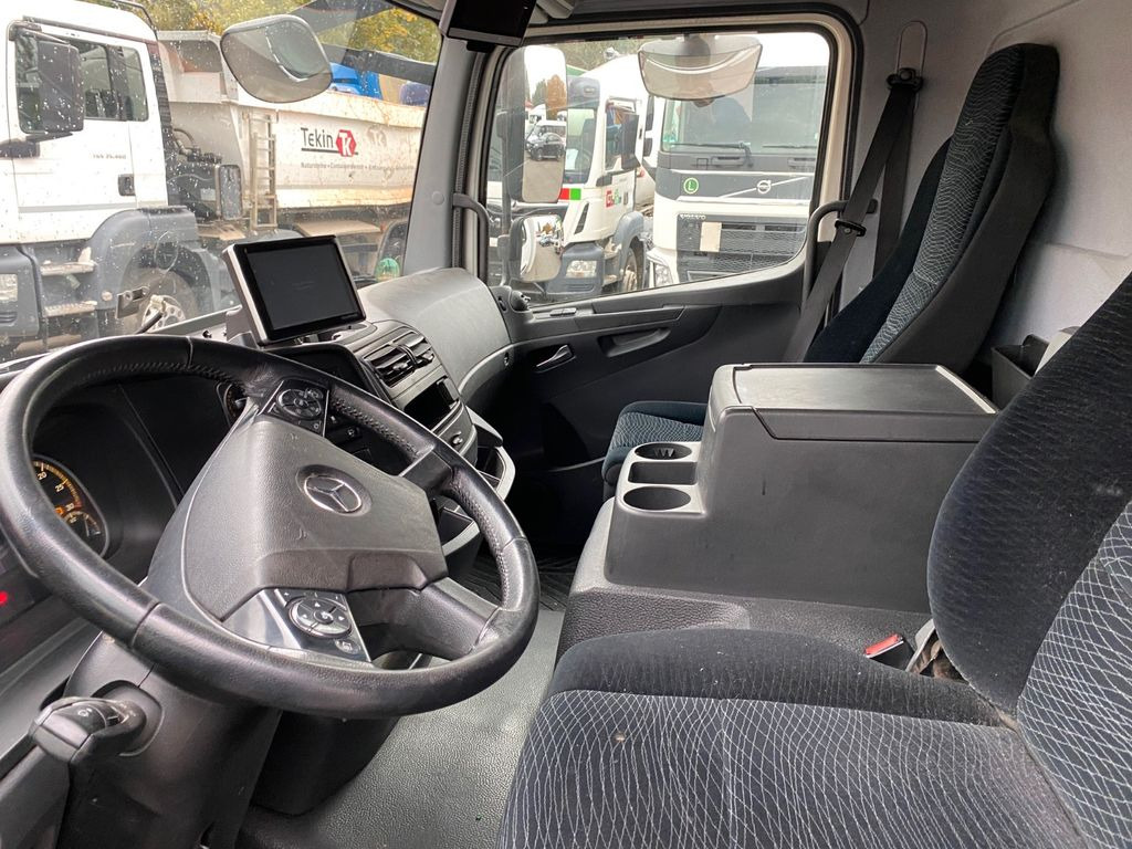 Interior photo 2: Box truck Mercedes-Benz Atego 818 822 Kamera/6m Mercedes-Benz Atego 818 822 Kamera/6m
