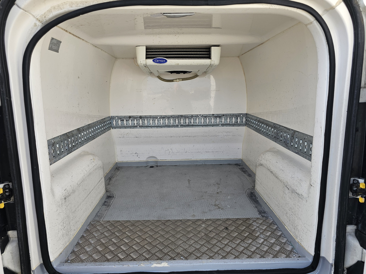 Fiat Doblo chlodnia mroznia carrier +230v - 18 C euro5 - Refrigerated van: picture 4 Fiat Doblo chlodnia mroznia carrier +230v - 18 C euro5 - Refrigerated van: picture 4