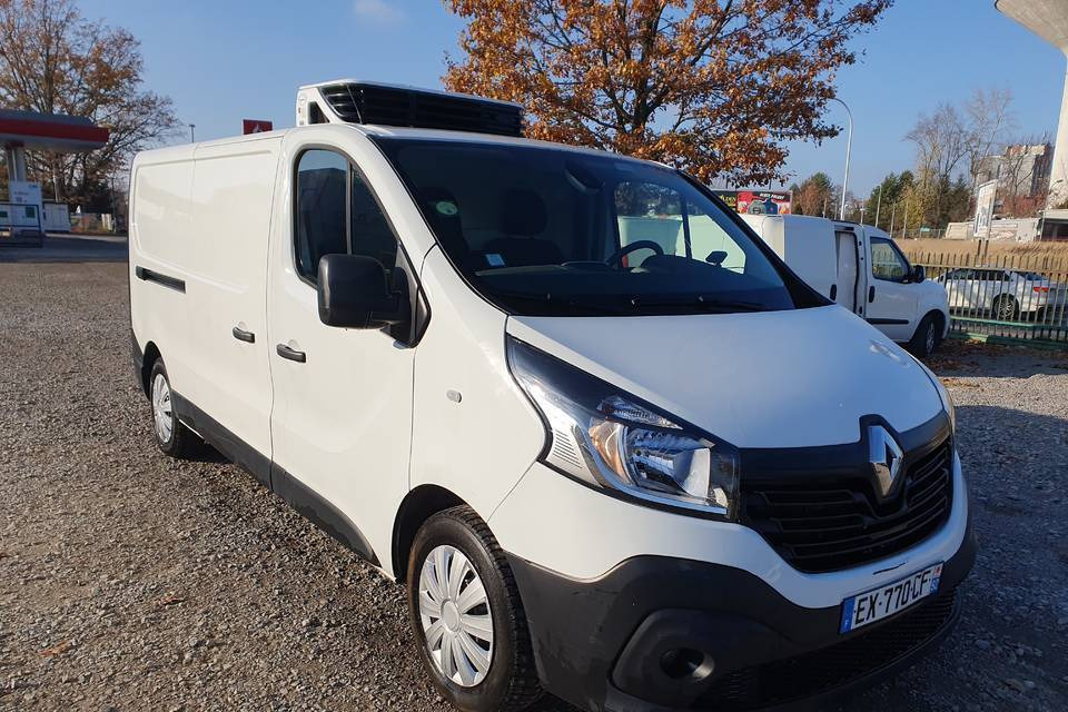 Refrigerated van RENAULT TRAFIC CHLODNIA MROZNIA CARRIER+230V KLIMA EURO6 [ Copy ]: picture 1