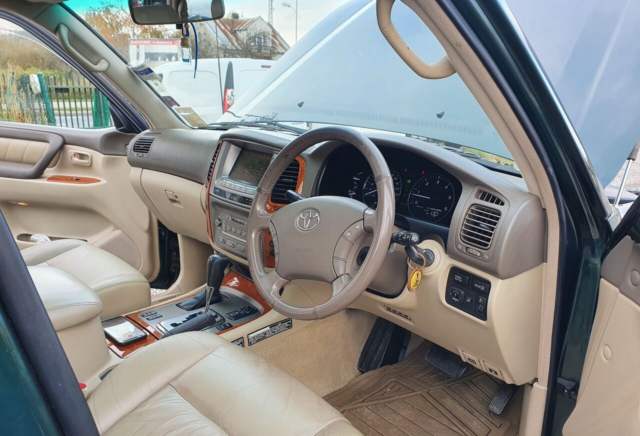 Toyota LAND CRUISER 100 4,2 TD KLIMA 7 OSOB - SUV: picture 2 Toyota LAND CRUISER 100 4,2 TD KLIMA 7 OSOB - SUV: picture 2