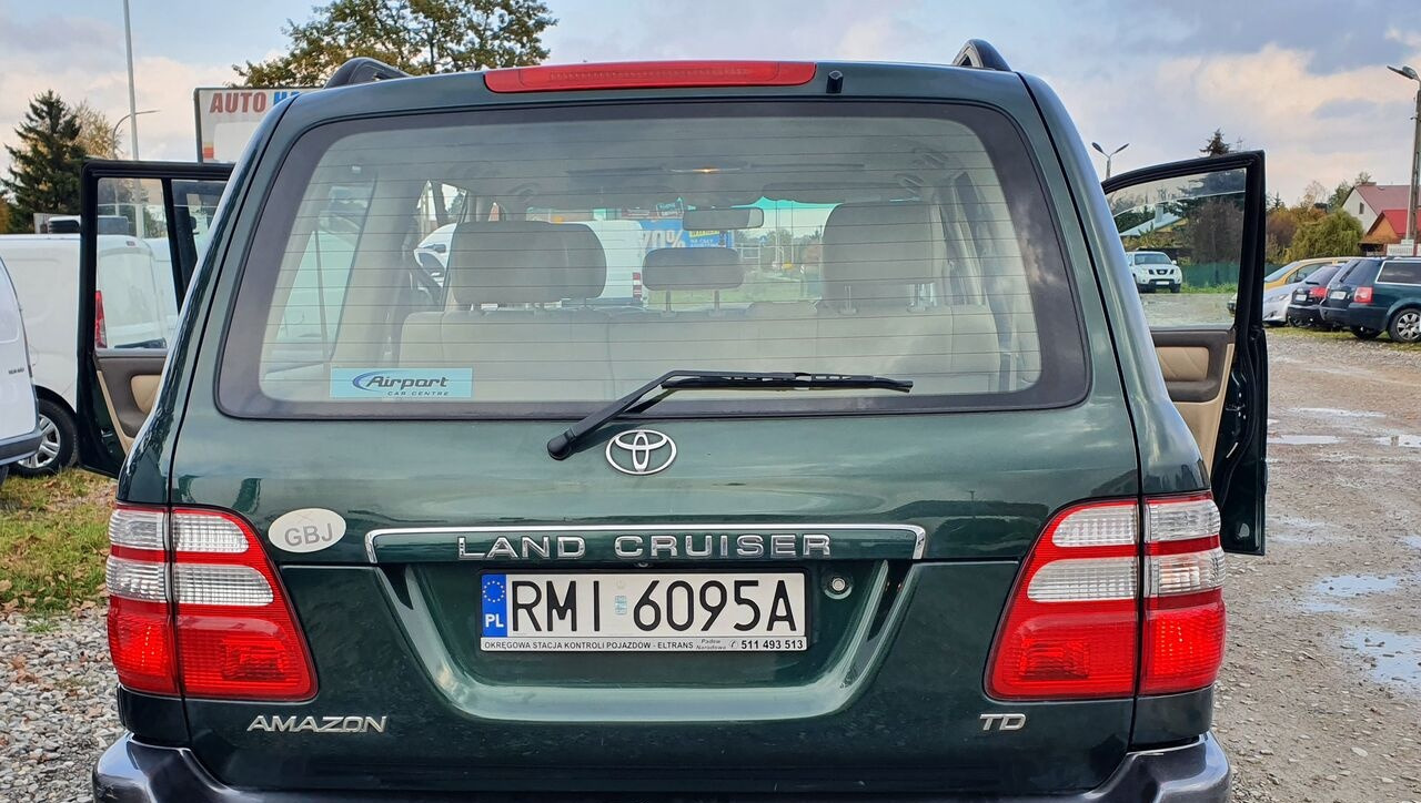 Toyota LAND CRUISER 100 4,2 TD KLIMA 7 OSOB - SUV: picture 5 Toyota LAND CRUISER 100 4,2 TD KLIMA 7 OSOB - SUV: picture 5