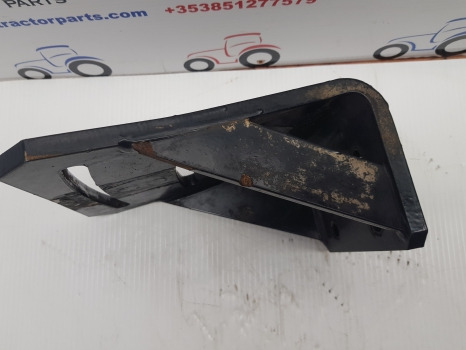 Deutz Agrotron M620 Front Mudguard Bracket 0.016.0439.2 - Fender: picture 5 Deutz Agrotron M620 Front Mudguard Bracket 0.016.0439.2 - Fender: picture 5