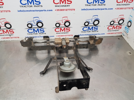 Deutz Agrotron M620, M, 6 Bonnet, Hood Hinge Support Lock 0.013.0111.3/40 - Body and exterior: picture 3 Deutz Agrotron M620, M, 6 Bonnet, Hood Hinge Support Lock 0.013.0111.3/40 - Body and exterior: picture 3