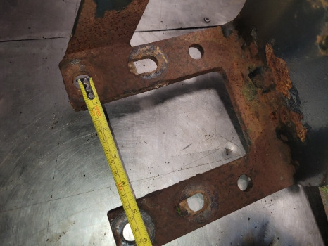 Deutz Agrotron Series 135, 120, 150, 6.05, 6.30 Ser Front Mudguard Bracket Kit 04416250 - Fender: picture 4 Deutz Agrotron Series 135, 120, 150, 6.05, 6.30 Ser Front Mudguard Bracket Kit 04416250 - Fender: picture 4