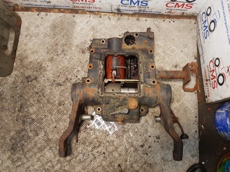 Deutz Dxbis110, 120, 85, 90 Hydraulic Lift Cover Assy 4337465r, 04331256 - Hydraulics for Farm tractor: picture 4 Deutz Dxbis110, 120, 85, 90 Hydraulic Lift Cover Assy 4337465r, 04331256 - Hydraulics for Farm tractor: picture 4