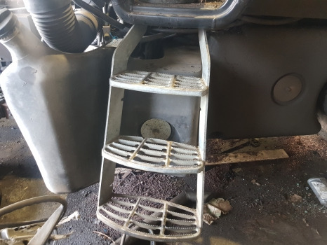 Deutz Fahr Agrotron M620,ttv,mk3, Cab Footstep 04428714.4/10 - Footstep: picture 1 Deutz Fahr Agrotron M620,ttv,mk3, Cab Footstep 04428714.4/10 - Footstep: picture 1