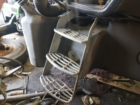 Deutz Fahr Agrotron M620,ttv,mk3, Cab Footstep 04428714.4/10 - Footstep: picture 5 Deutz Fahr Agrotron M620,ttv,mk3, Cab Footstep 04428714.4/10 - Footstep: picture 5