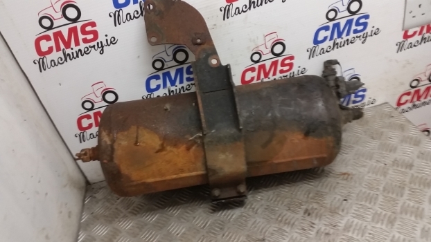 Fendt 412 Vario Air Tank Assembly With Brackets And Valve 72365839 - Brake parts for Farm tractor: picture 3 Fendt 412 Vario Air Tank Assembly With Brackets And Valve 72365839 - Brake parts for Farm tractor: picture 3