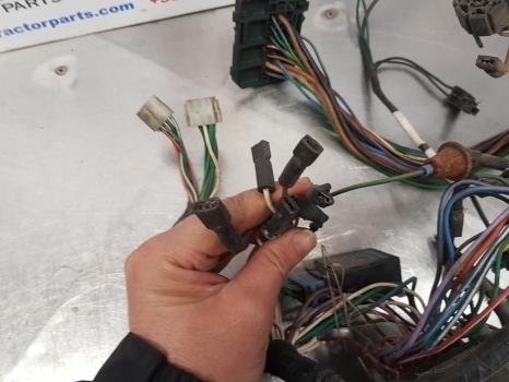 Ford 10, 6610, 5610, 4610 Series Ap Cab Wirring Loom E2nn7z36ab - Cables/ Wire harness for Farm tractor: picture 3 Ford 10, 6610, 5610, 4610 Series Ap Cab Wirring Loom E2nn7z36ab - Cables/ Wire harness for Farm tractor: picture 3