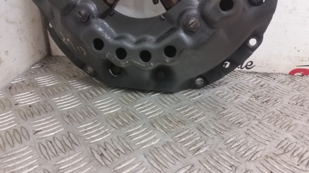 Ford 10 Series 6710, 6810, 7410, 7610, 7710 Clutch Pressure Plate 82006009 - Clutch and parts for Farm tractor: picture 3 Ford 10 Series 6710, 6810, 7410, 7610, 7710 Clutch Pressure Plate 82006009 - Clutch and parts for Farm tractor: picture 3