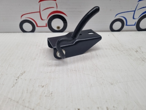 Ford 6610, 7410, 5610, Tw Cab Rear Window Latch Lh 83909518, D6nn94408n01a - Door and parts: picture 4 Ford 6610, 7410, 5610, Tw Cab Rear Window Latch Lh 83909518, D6nn94408n01a - Door and parts: picture 4