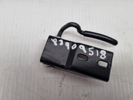 Ford 6610,7410, 5610, Tw Cab Rear Window Latch Rh 83909518, D6nn9440860a - Door and parts: picture 2 Ford 6610,7410, 5610, Tw Cab Rear Window Latch Rh 83909518, D6nn9440860a - Door and parts: picture 2