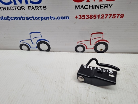 Ford 6610,7410, 5610, Tw Cab Rear Window Latch Rh 83909518, D6nn9440860a - Door and parts: picture 1 Ford 6610,7410, 5610, Tw Cab Rear Window Latch Rh 83909518, D6nn9440860a - Door and parts: picture 1