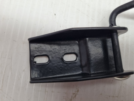 Ford 6610,7410, 5610, Tw Cab Rear Window Latch Rh 83909518, D6nn9440860a - Door and parts: picture 5 Ford 6610,7410, 5610, Tw Cab Rear Window Latch Rh 83909518, D6nn9440860a - Door and parts: picture 5