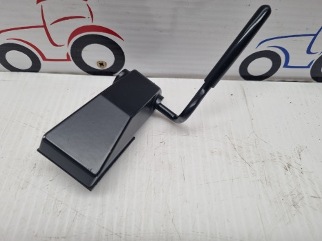 Ford 6610, 7410, 5610, Tw Q Cab Rear Window Latch Lh 83909519, D6nn94408n01a - Door and parts: picture 5 Ford 6610, 7410, 5610, Tw Q Cab Rear Window Latch Lh 83909519, D6nn94408n01a - Door and parts: picture 5