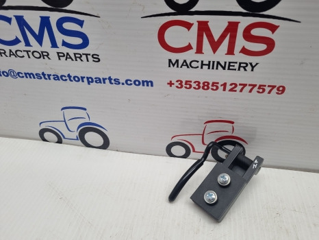 Ford 6610, 7410, 5610, Tw Q Cab Rear Window Latch Lh 83909519, D6nn94408n01a - Door and parts: picture 1 Ford 6610, 7410, 5610, Tw Q Cab Rear Window Latch Lh 83909519, D6nn94408n01a - Door and parts: picture 1