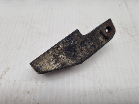 Ford 6610 Q Cab Rear Window Latch Lh/rh 83909519, D6nn94408n01a,83909518 - Door and parts: picture 4 Ford 6610 Q Cab Rear Window Latch Lh/rh 83909519, D6nn94408n01a,83909518 - Door and parts: picture 4