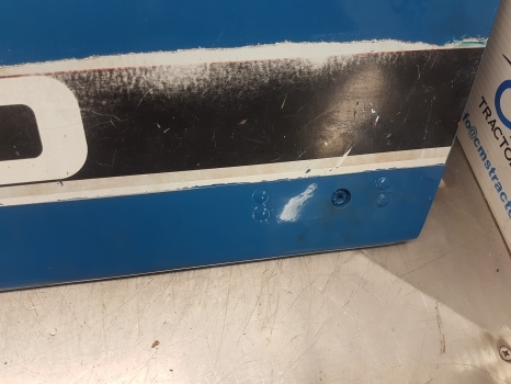 Ford 7600 Rhs Bonnet Hood Panel C7nn16625e, E9nn16a724aa, D5nn16a724b - Hood for Farm tractor: picture 5 Ford 7600 Rhs Bonnet Hood Panel C7nn16625e, E9nn16a724aa, D5nn16a724b - Hood for Farm tractor: picture 5