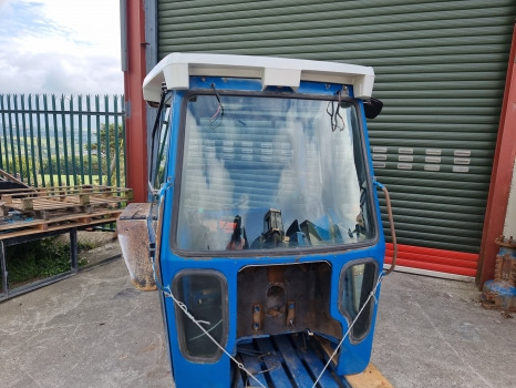 Ford 7810, 7910, 8210, Complete Super Q Cab Series 2, Complete Cab Cab No60 - Cab: picture 2 Ford 7810, 7910, 8210, Complete Super Q Cab Series 2, Complete Cab Cab No60 - Cab: picture 2