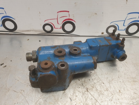 Ford New Holland 6640, Ts110 40, Ts Trailer Brake Valve Distributor 81874969 - Brake parts: picture 3 Ford New Holland 6640, Ts110 40, Ts Trailer Brake Valve Distributor 81874969 - Brake parts: picture 3