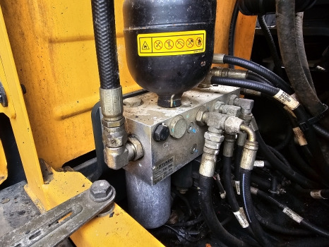 Hyundai Hx220l Hydraulic Priority Valve 31q6-20062 - Hydraulics: picture 1 Hyundai Hx220l Hydraulic Priority Valve 31q6-20062 - Hydraulics: picture 1