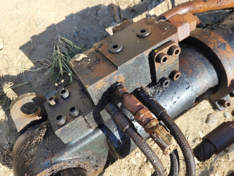 Hyundai Hx220lc Boom Lift Ram Check, Safety Lock Valve 31q6-55012gg - Hydraulics for Excavator: picture 4 Hyundai Hx220lc Boom Lift Ram Check, Safety Lock Valve 31q6-55012gg - Hydraulics for Excavator: picture 4
